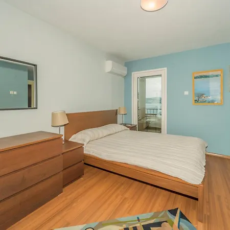 아파트 Waterfront Penthouse With A Stunning View