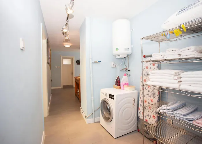 Waterfront Penthouse With A Stunning View Апартаменты *